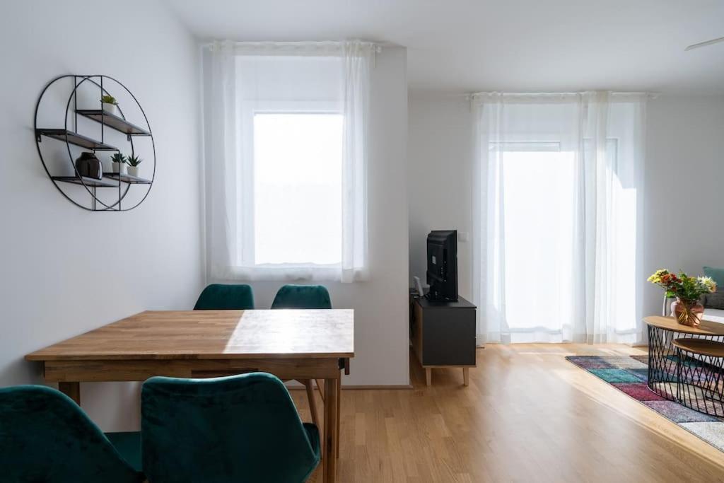 Hm • Sleek 1Br Home With Balcony Wiedeń Zewnętrze zdjęcie