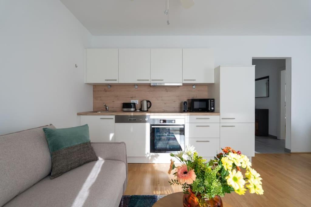 Hm • Sleek 1Br Home With Balcony Wiedeń Zewnętrze zdjęcie