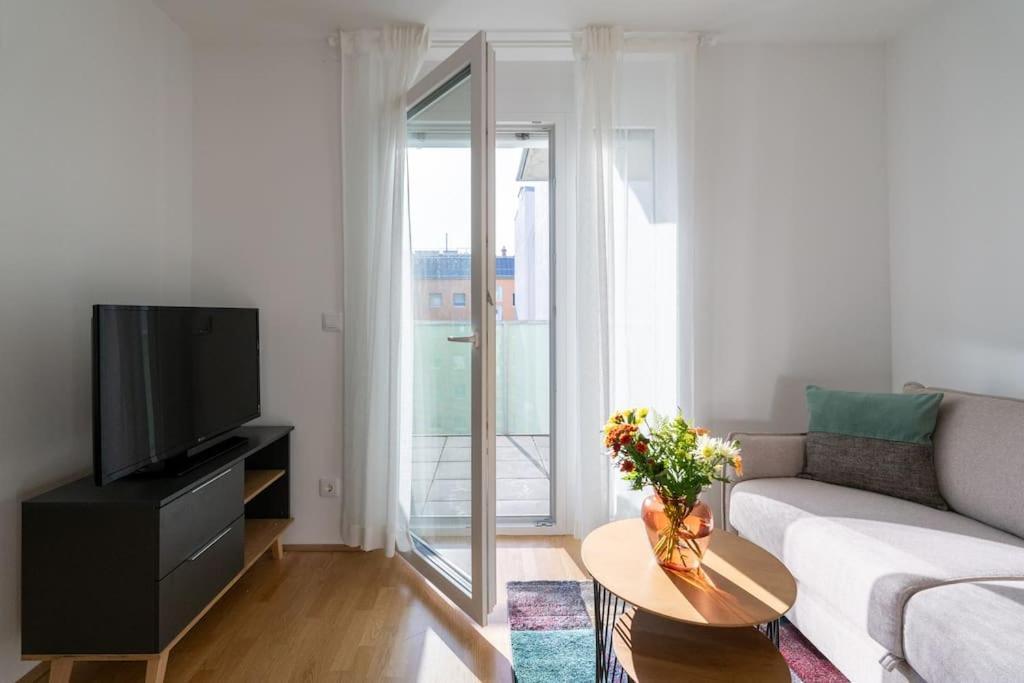 Hm • Sleek 1Br Home With Balcony Wiedeń Zewnętrze zdjęcie