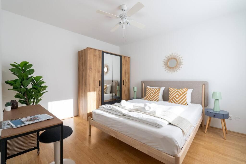 Hm • Sleek 1Br Home With Balcony Wiedeń Zewnętrze zdjęcie