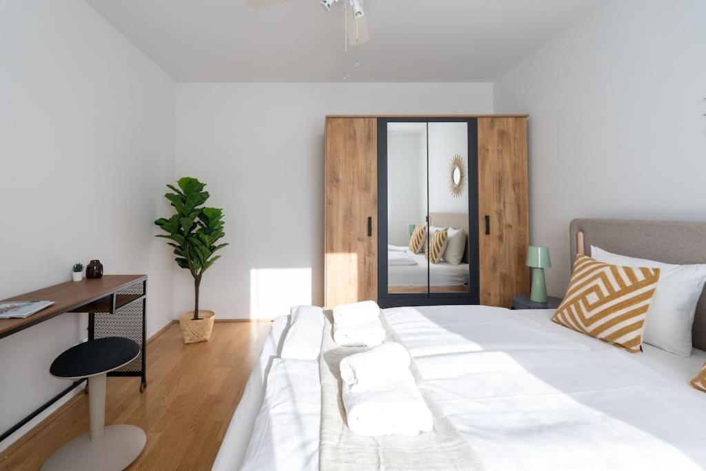 Hm • Sleek 1Br Home With Balcony Wiedeń Zewnętrze zdjęcie