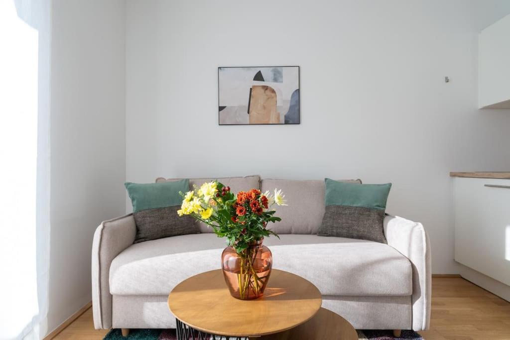 Hm • Sleek 1Br Home With Balcony Wiedeń Zewnętrze zdjęcie