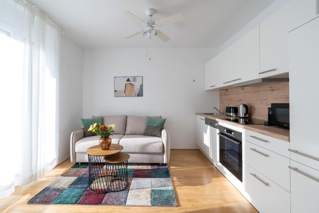 Hm • Sleek 1Br Home With Balcony Wiedeń Zewnętrze zdjęcie