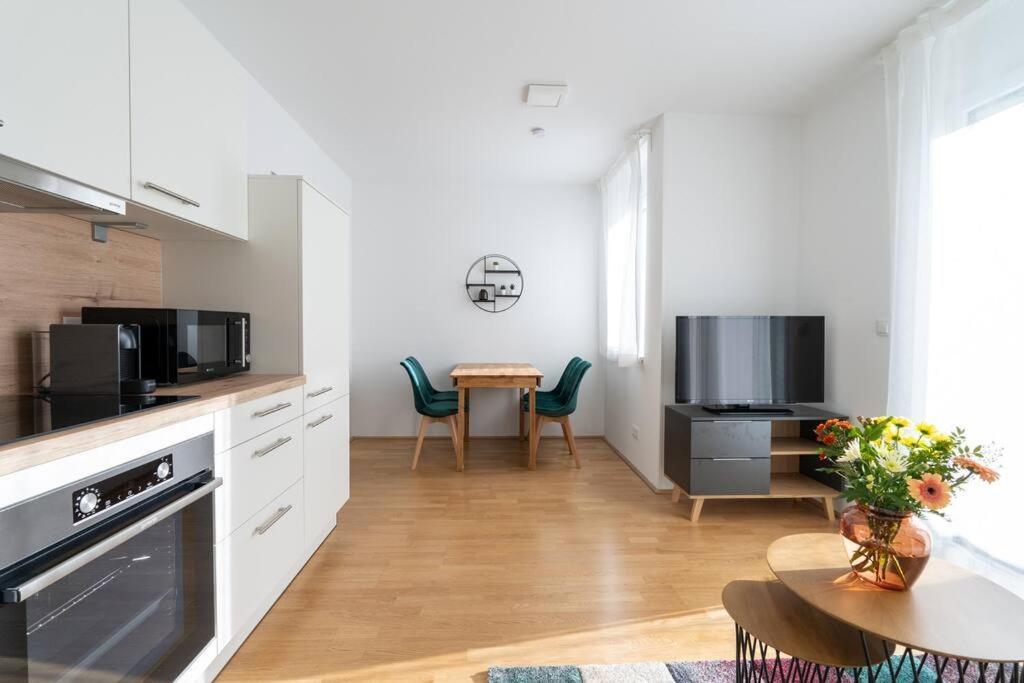 Hm • Sleek 1Br Home With Balcony Wiedeń Zewnętrze zdjęcie