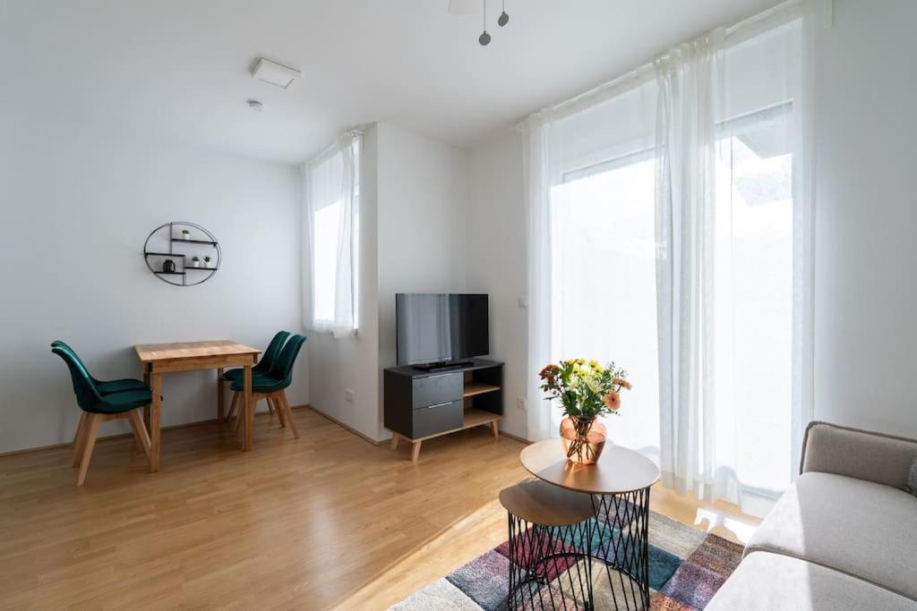 Hm • Sleek 1Br Home With Balcony Wiedeń Zewnętrze zdjęcie