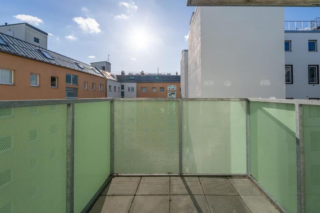Hm • Sleek 1Br Home With Balcony Wiedeń Zewnętrze zdjęcie